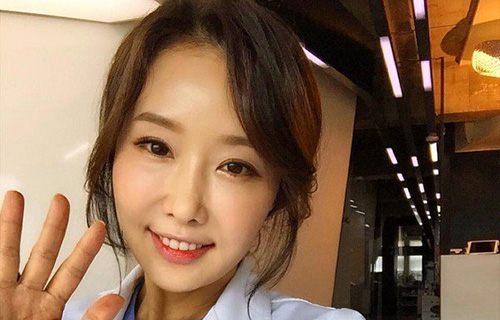 Nữ nha sĩ Hàn Quốc gây xôn xao khi thay đồ trước ống kính khi hướng dẫn thời trang